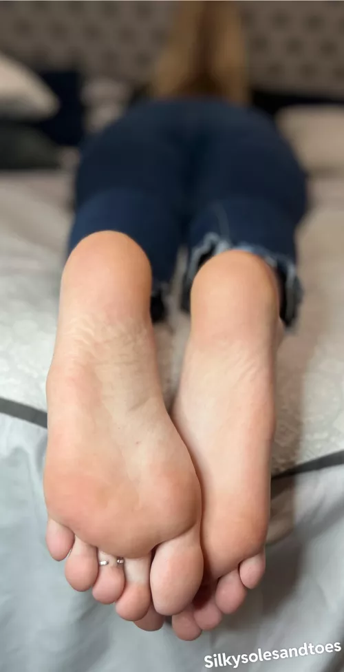 All I want for Christmas is for you to worship my soles 🥰