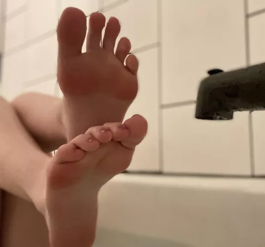 Bath time, who’s joining ? 💖