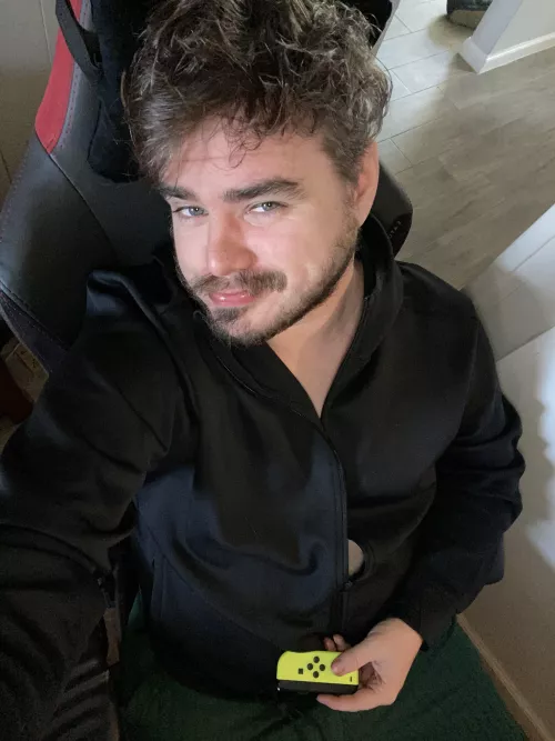 Celebrating Xmas by beating the hell out of my siblings at Mario golf 😁