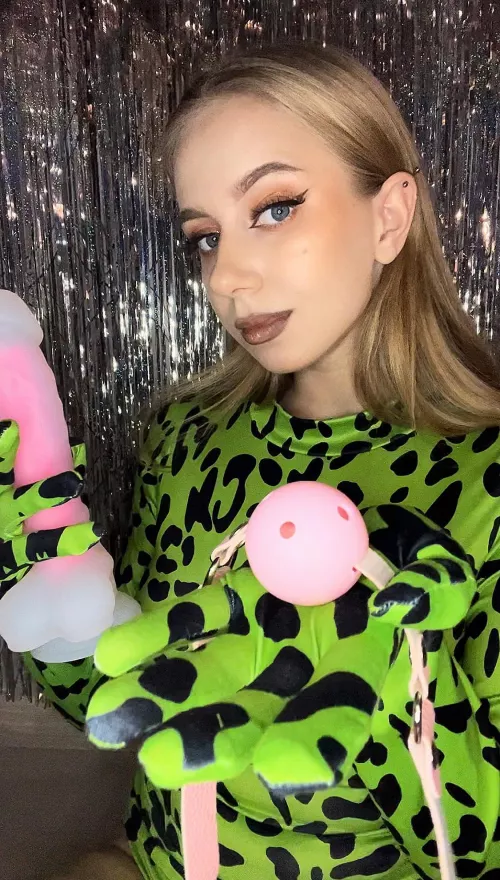 Choose your xmas gift 🎄