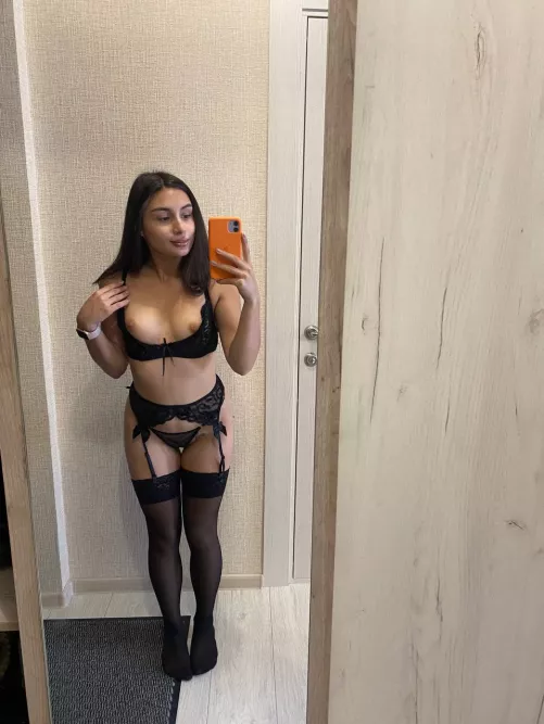 Come be my distraction