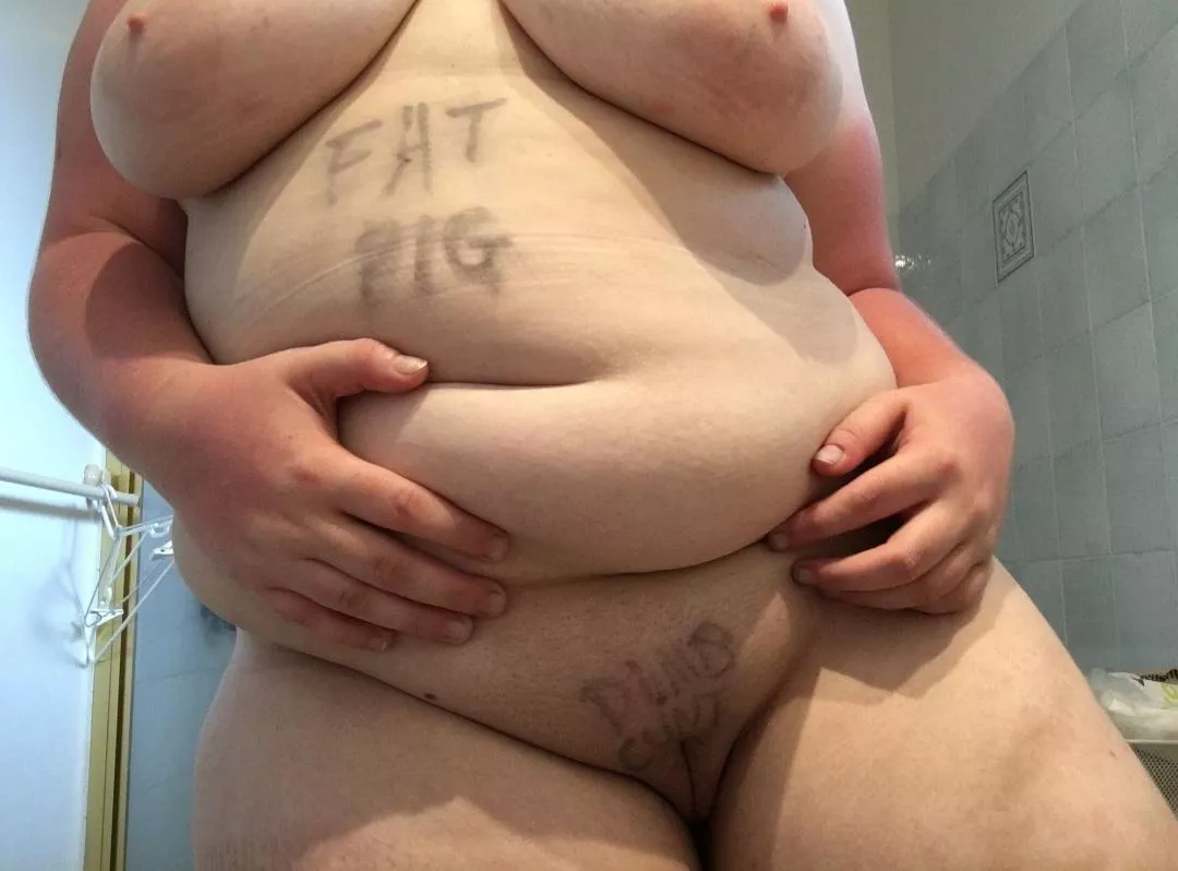 did some body writing before getting ready to go to xmas dinner with the family 🐷 if only they knew I was doing this to myself on purpose 🤭🤭