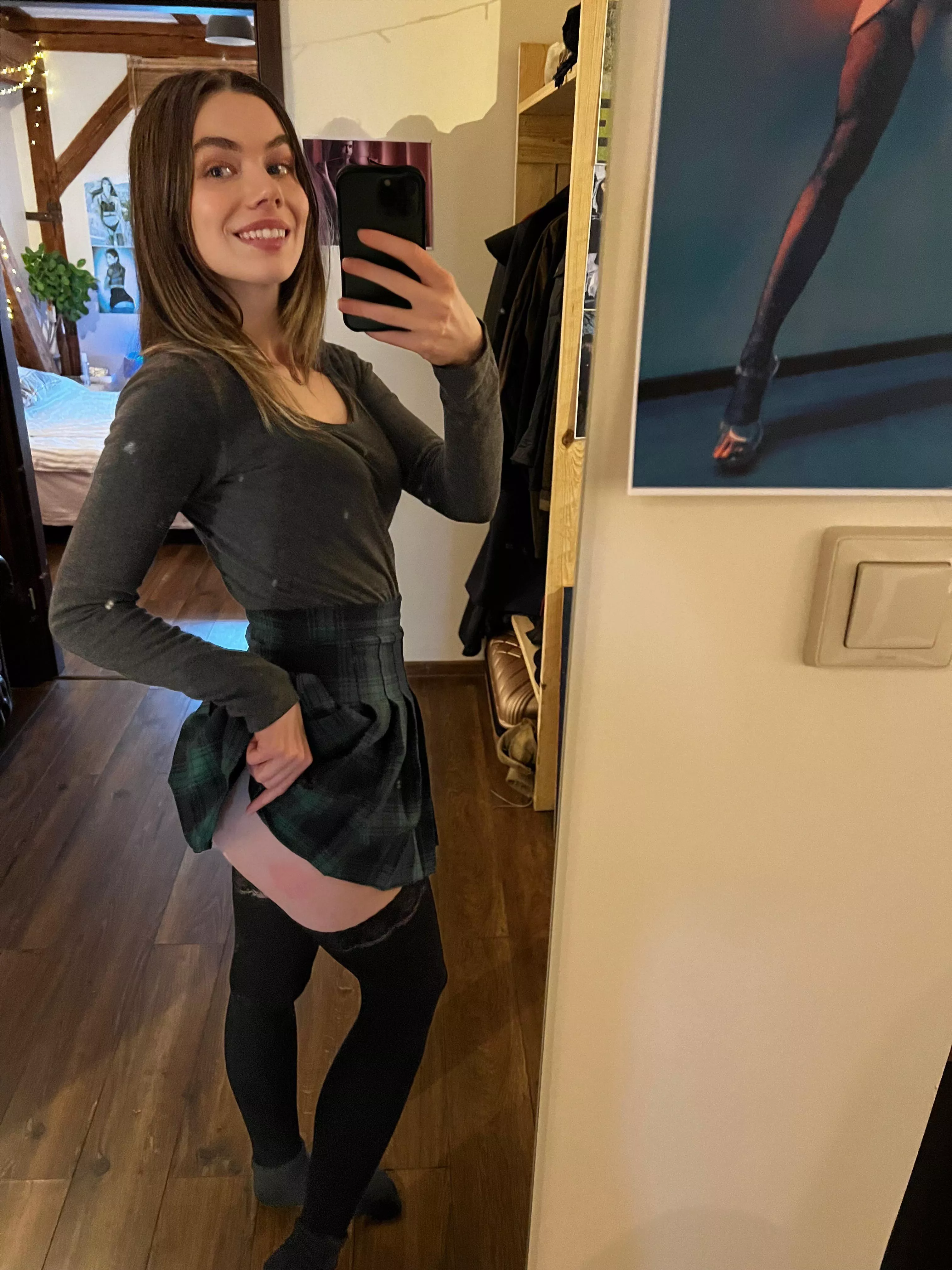 Dirty mirror, lovely smile, wishing You all the best 🖤