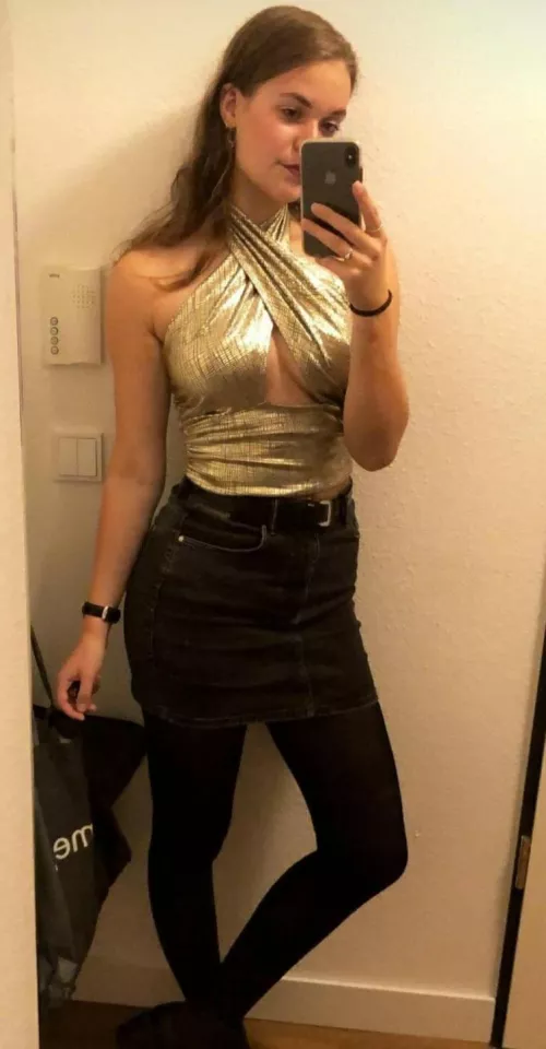 F19 Who would like to see me with my christmas outfit in a porn?