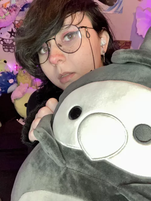 I got you a Christmas present it’s a plague birb. He will keep you healthy during the new yet.