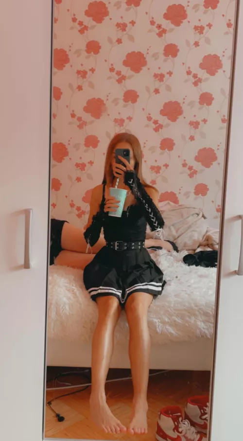 I hope you’ll enjoy my toes 🥰