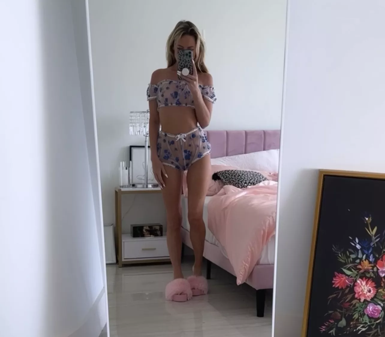 I introduce you my tiny sexy figure