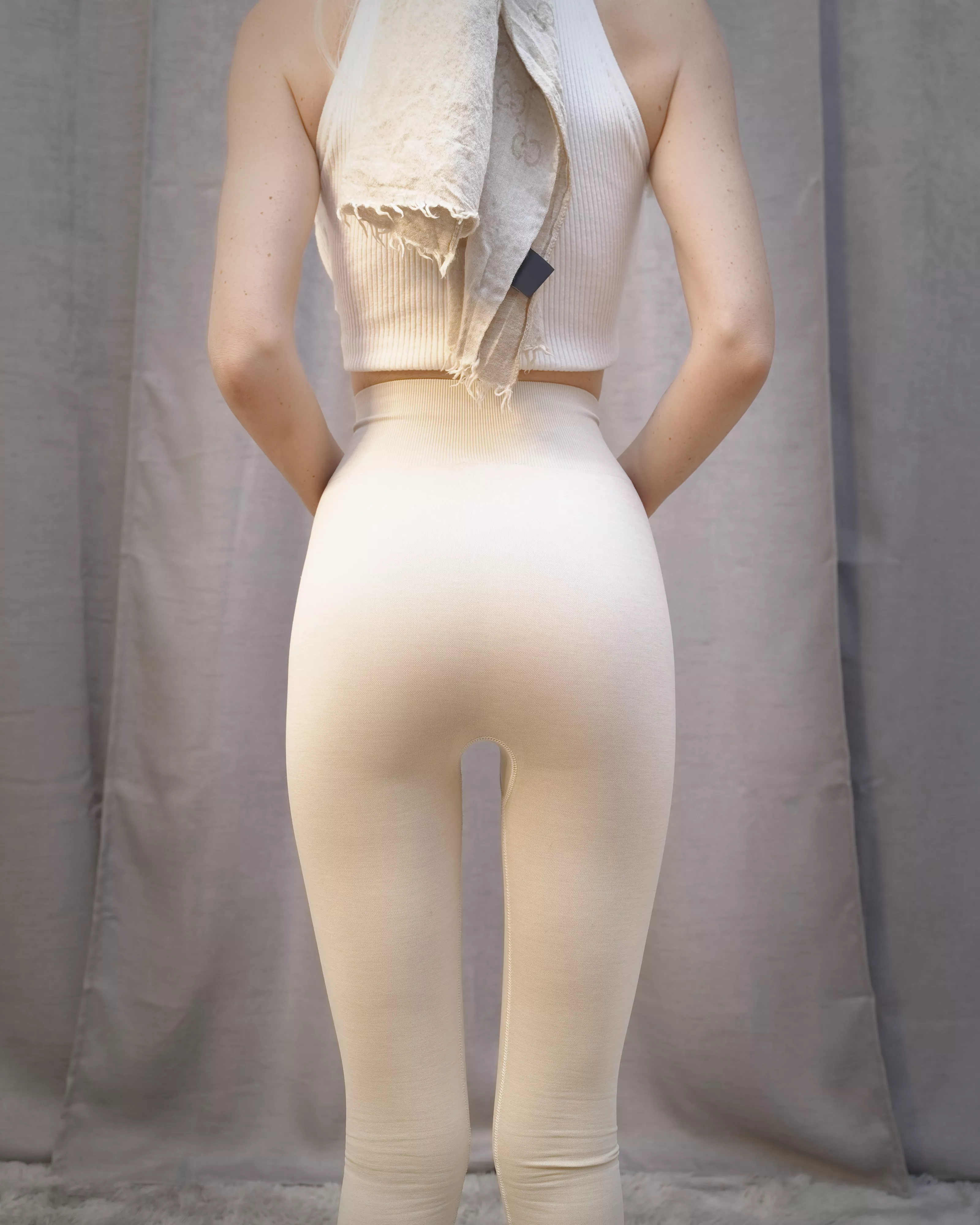 I like that tiny ass to be abused...