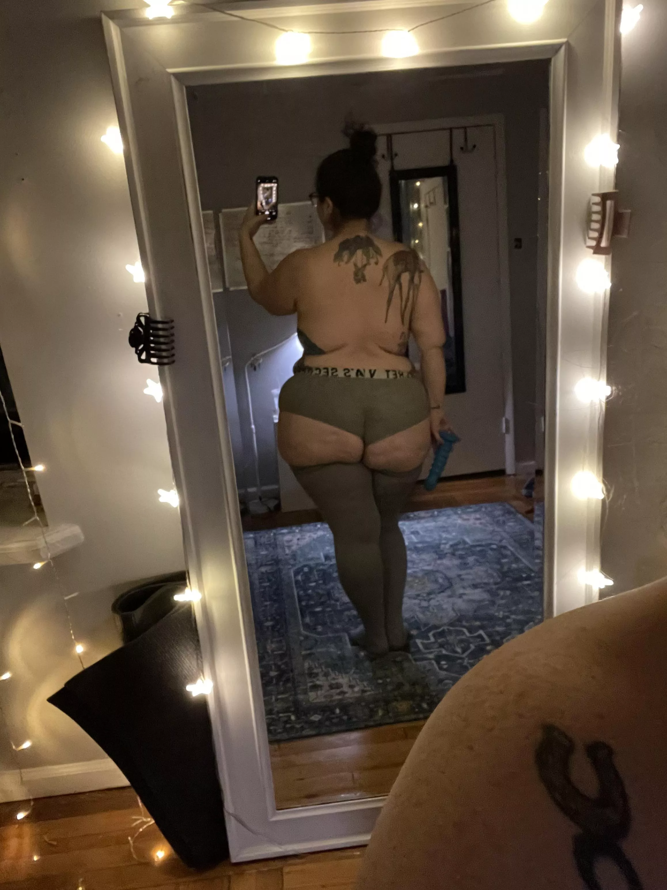 I’m feeling naughty and trying to have ✨all✨ the orgasms for Xmas in my thigh highs 😈