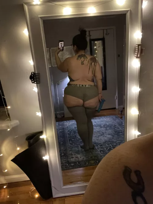 I’m feeling naughty and trying to have ✨all✨ the orgasms for Xmas in my thigh highs 😈