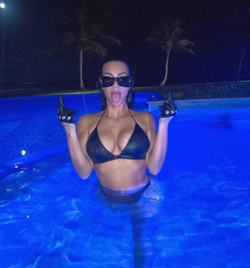 Is someone here who plays Kim Kardashian in a Rp and makes me her Slave / Cuck? I have very dirty kinks(cuckolding,facesitting,shoe worship,Trampling and much more….)