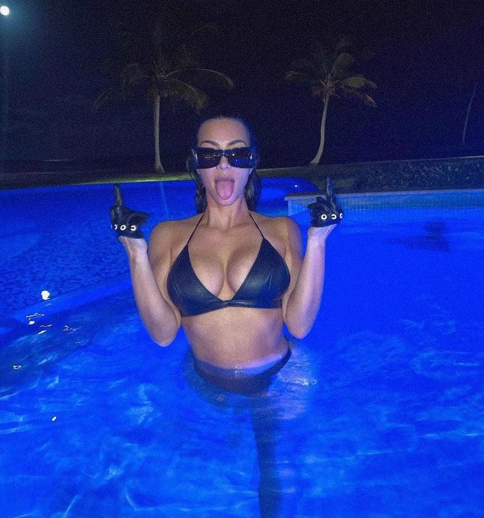 Is someone here who plays Kim Kardashian in a Rp and makes me her Slave / Cuck? I have very dirty kinks(cuckolding,facesitting,shoe worship,Trampling and much more….)