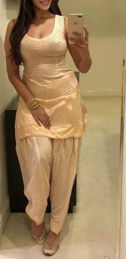 Let me be your Xmas fantasy 🧡