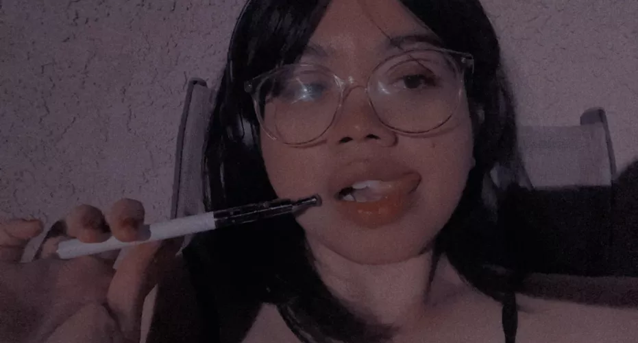 Let’s have a smoke sesh 🖤