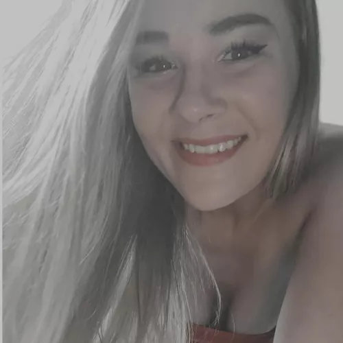 LIVE tonight @9pm EST for a pajama party 🎅🎄 strip me down and fuck me 😜 [kellylynn76]