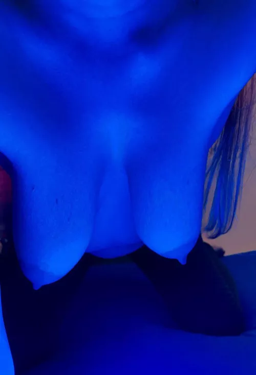 Long sagging breasts and long hair. Great combination (F34)