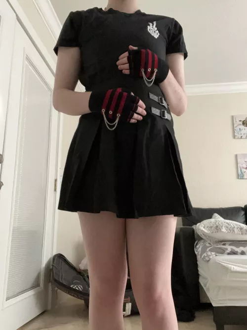 merry christmas from a shy femboy >~<