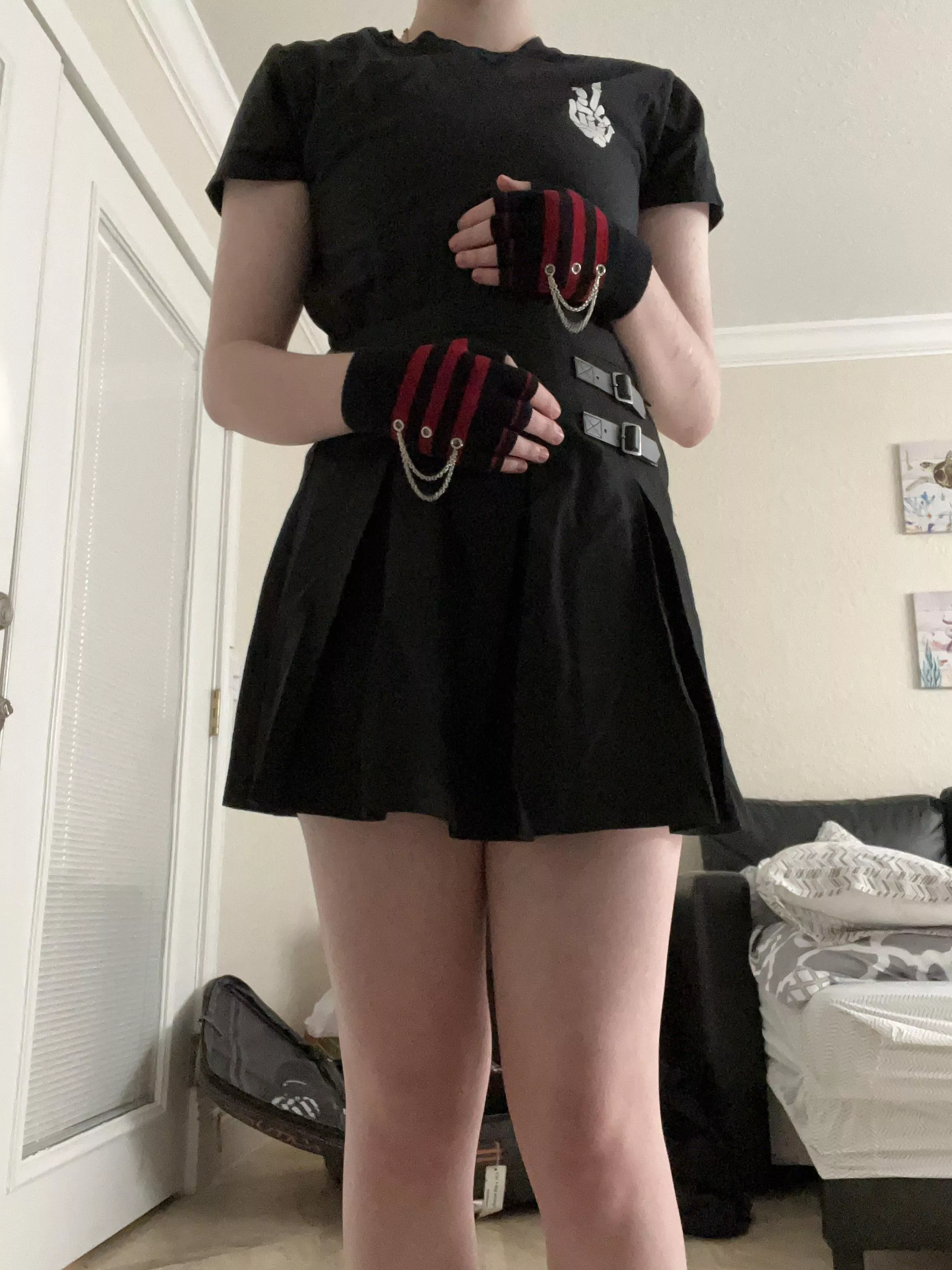 merry christmas from a shy femboy >~<