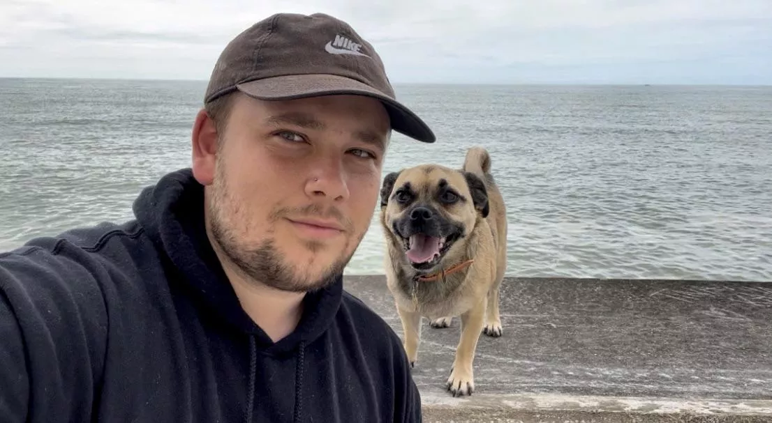 Merry Christmas from me and my best friend! Hmu if you wanna chat x