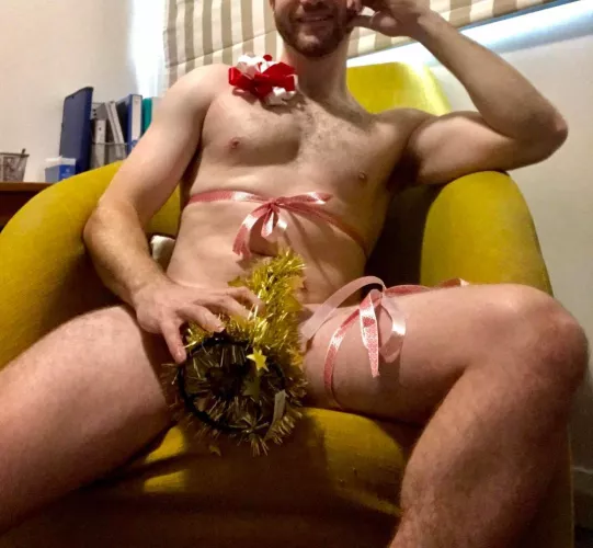 Merry Xmas! I've left your present under the tree 🎅😘