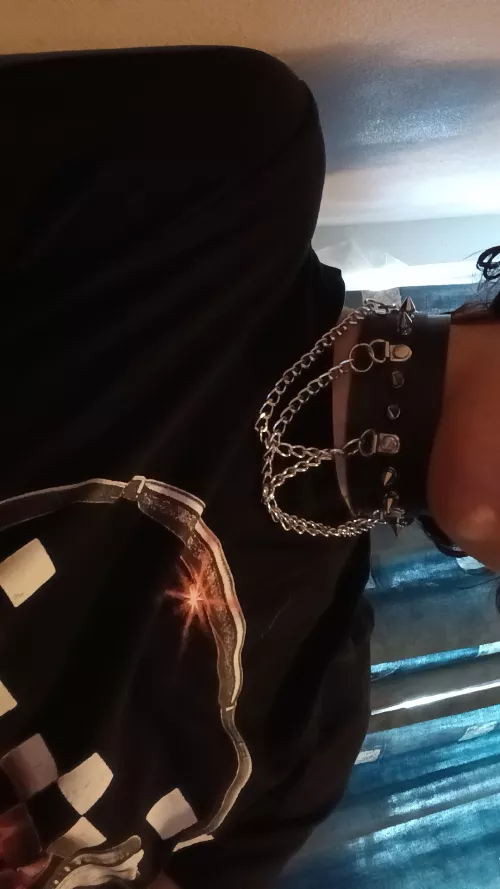 m-my first chocker :3