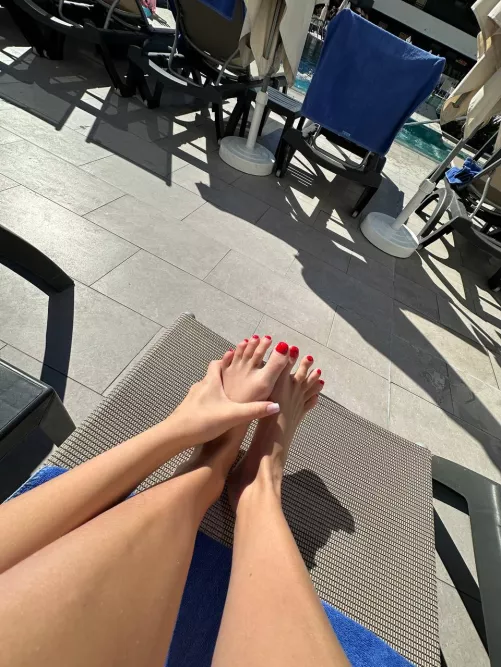 My fingers love to sunbathe in the sun :)