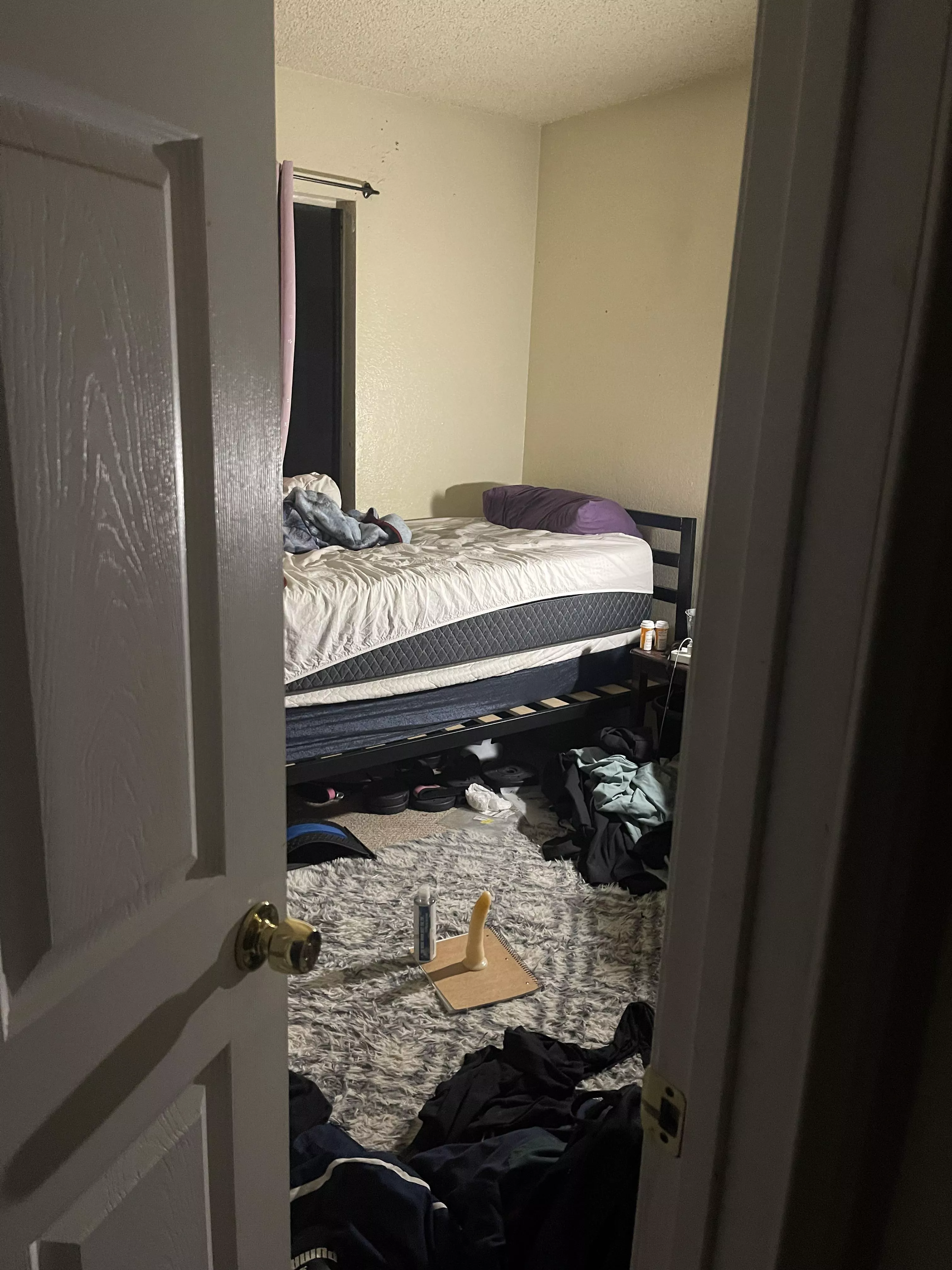 my sister asked what I was doing while I went to the bathroom room real quick 🧍🏽‍♀️