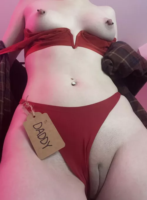 santa said u liked smol and pale 🥰