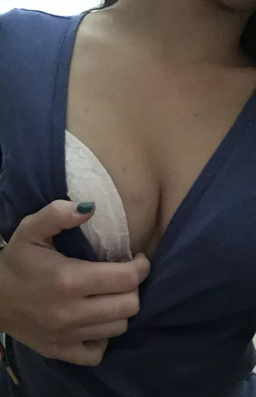 Send me “👀” and I will be sure to show you my appreciation! 😉 [F] [OC]