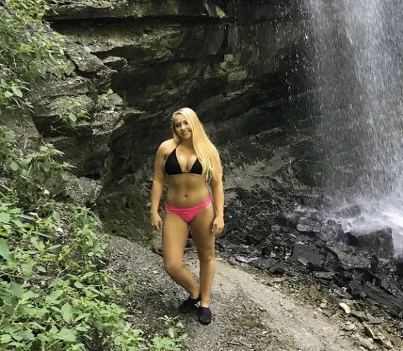 Short Blonde Fat Rack