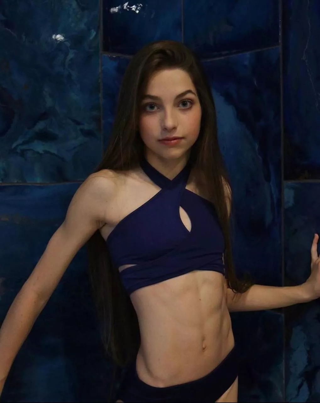 Super tight abs, a beautiful canvas🤤