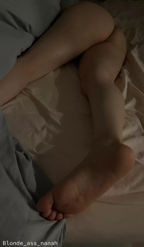 Touch my feet while you fuck my ass