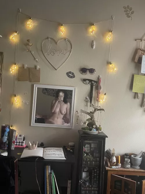 Waiting up for Santa, I have to negotiate my way back to the nice list 😮‍💨 (f)