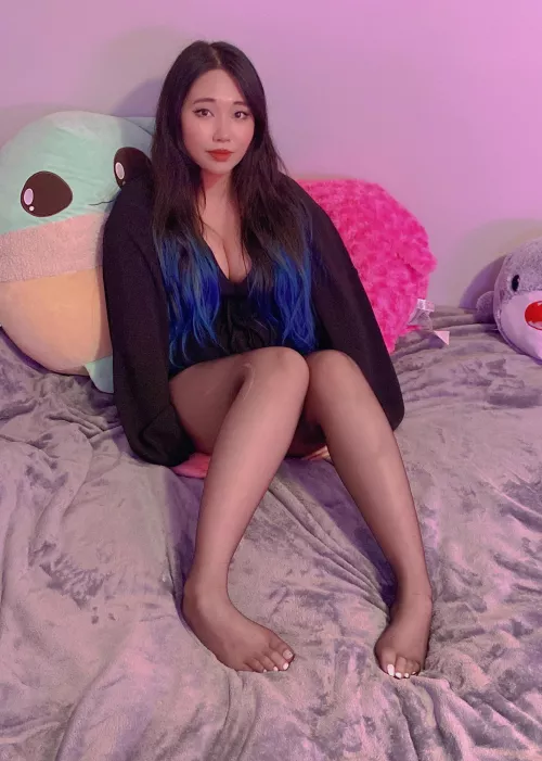 Wanna feel my legs in pantyhose?