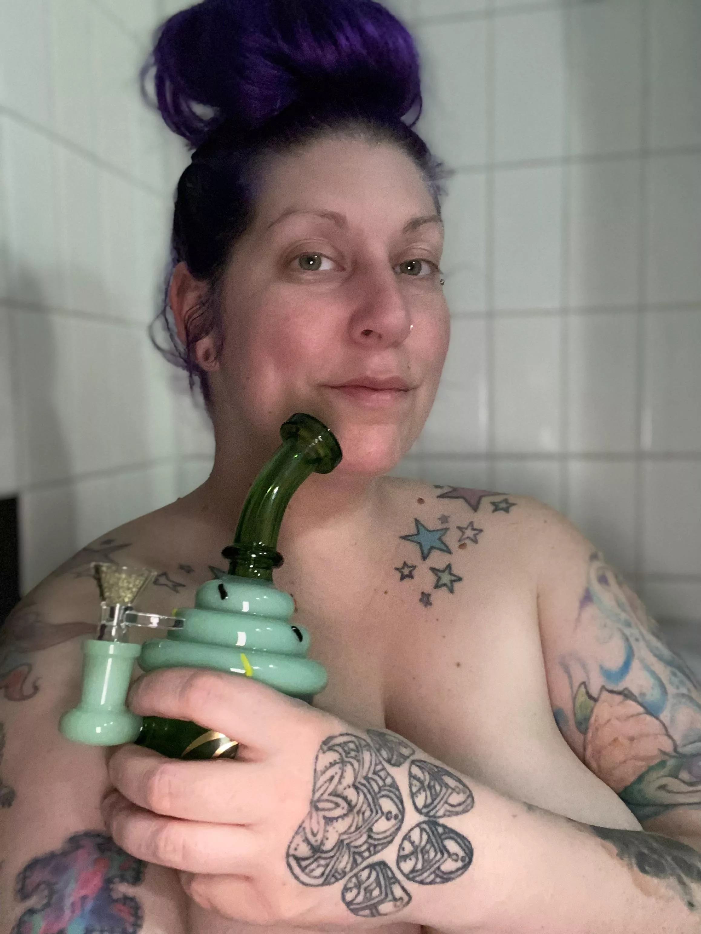 Who doesn’t love a little green on Christmas Eve?