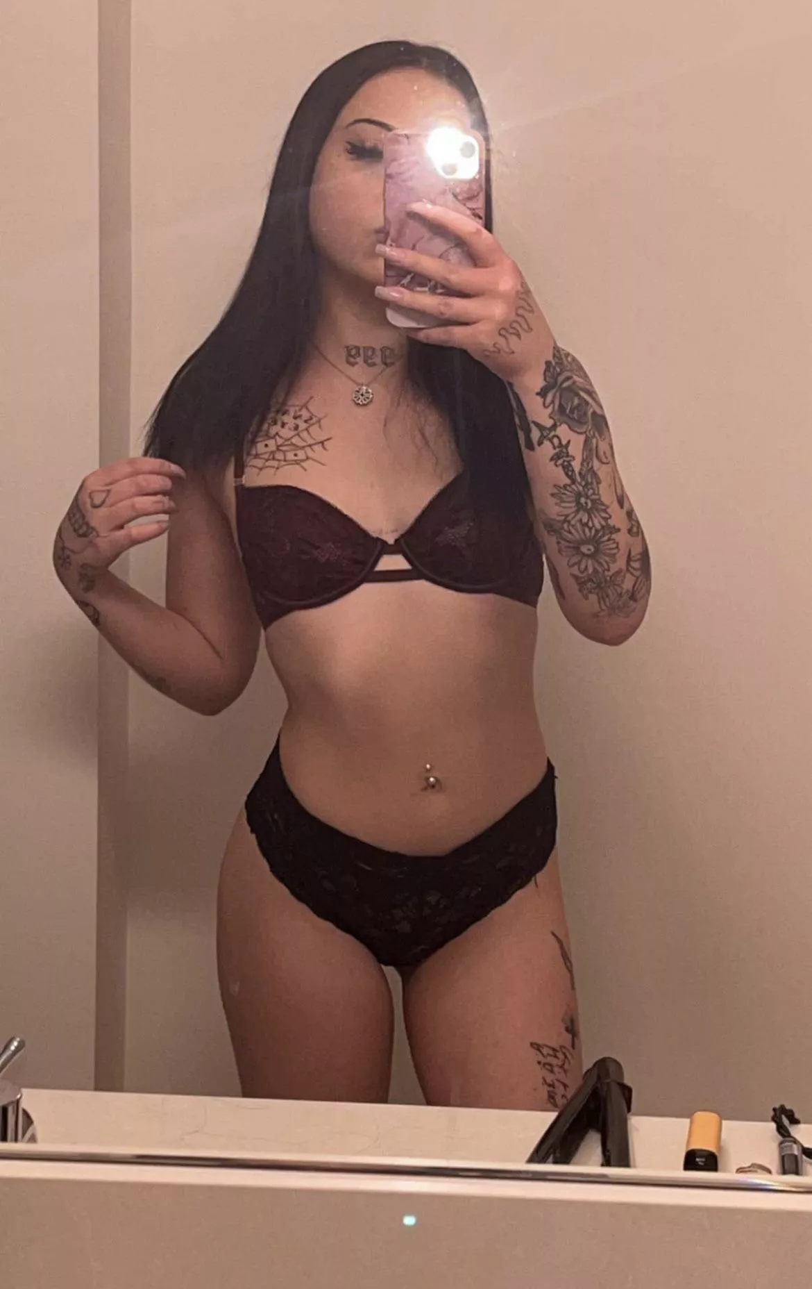 18 years young ;) Merry christmasssss 🤶🏻🤶🏻