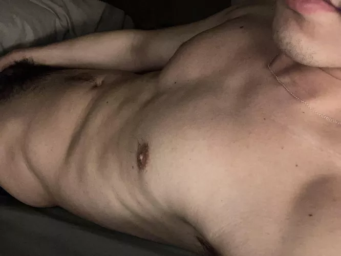 25, looking for long term with fit guys. muscle+ abs+ live++ (my snap in comment)