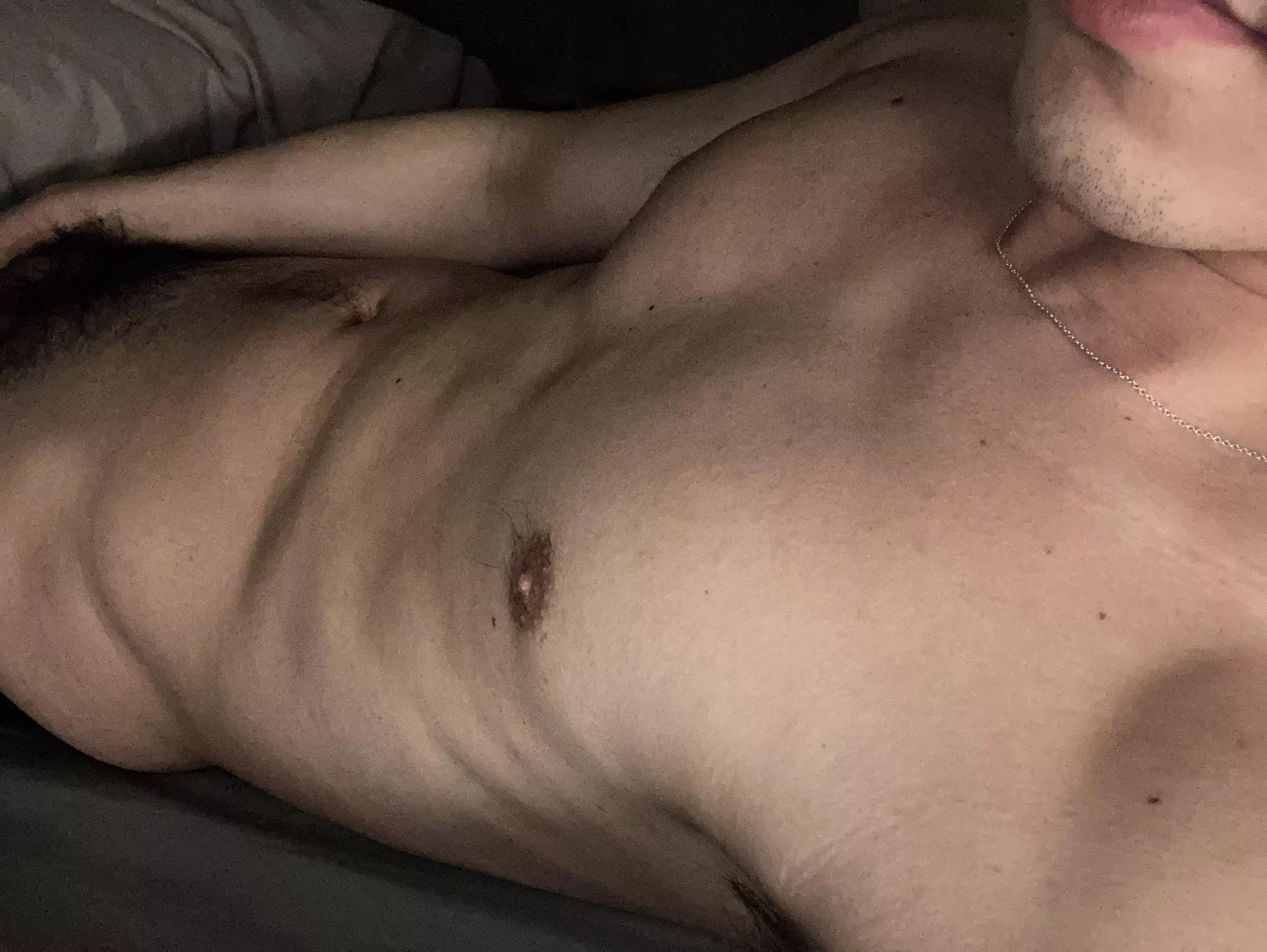 25, looking for long term with fit guys. muscle+ abs+ live++ (my snap in comment)