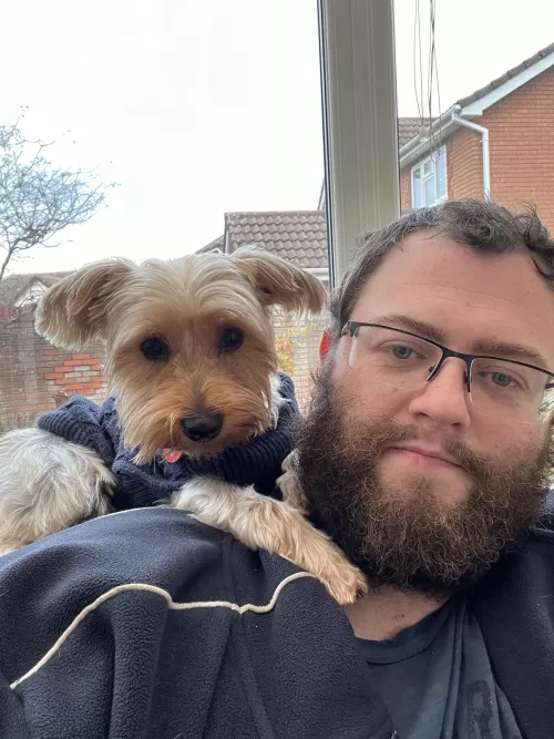 27 East Sussex uk looking to chat to new people around my age and local message me.