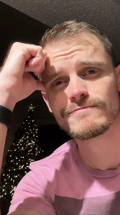 29 M Orlando, FL looking for a bromance. Hmu to CHAT.