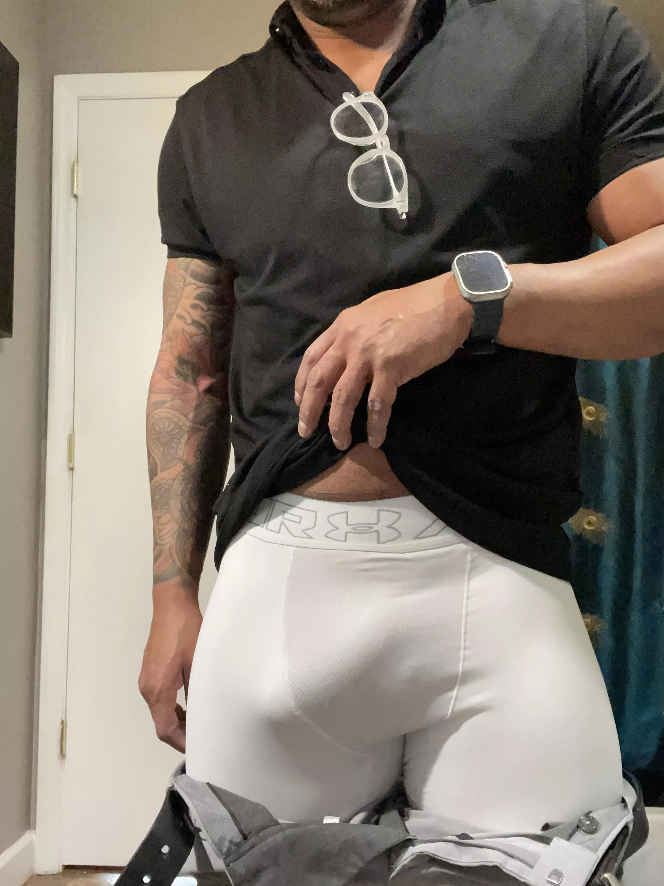 (50) under armor is giving Papi mad VPL.