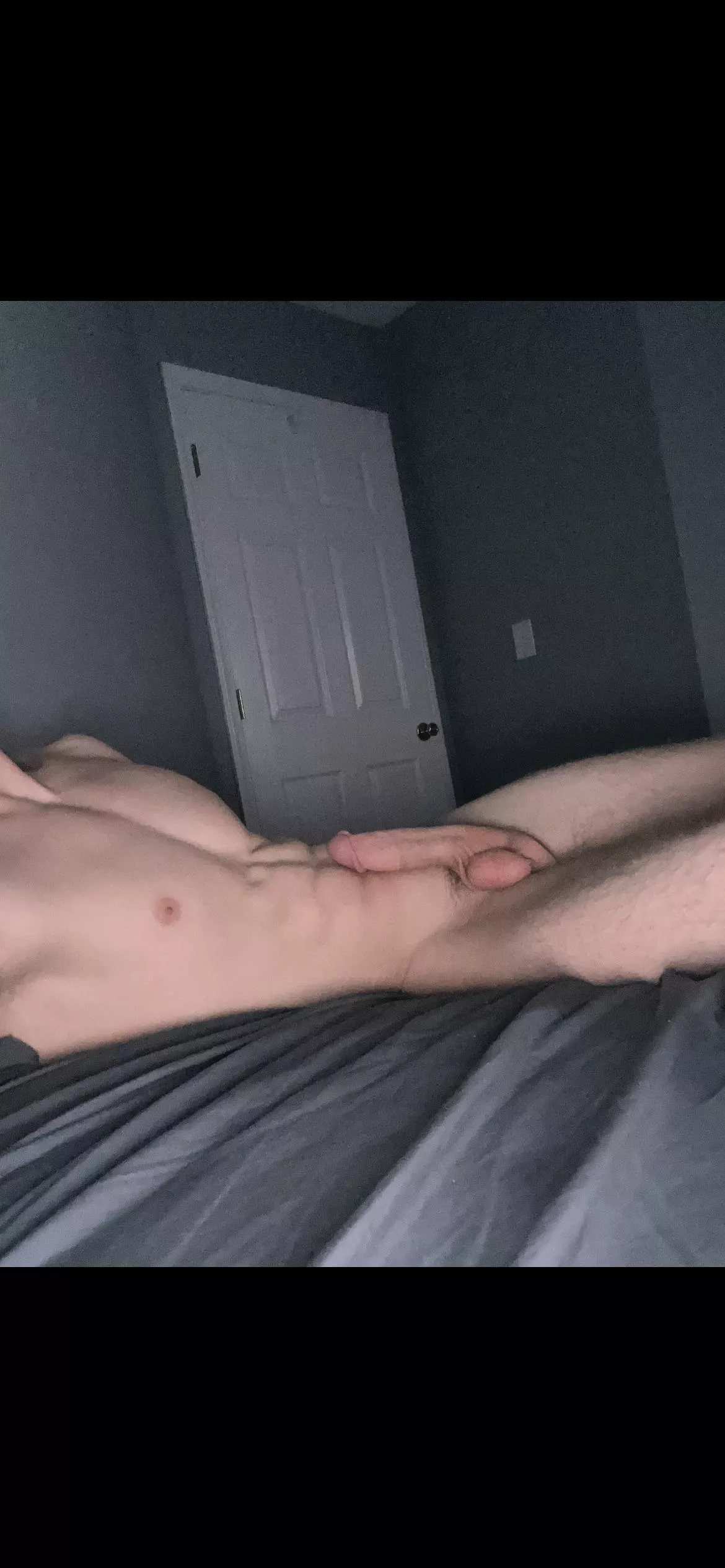 Any girls up rn horny as fuck 20 y/o