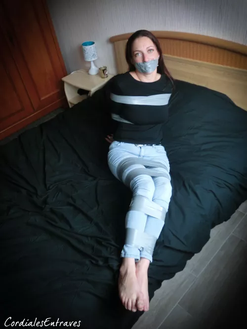 Automne Taped on Bed by CordialesEntraves