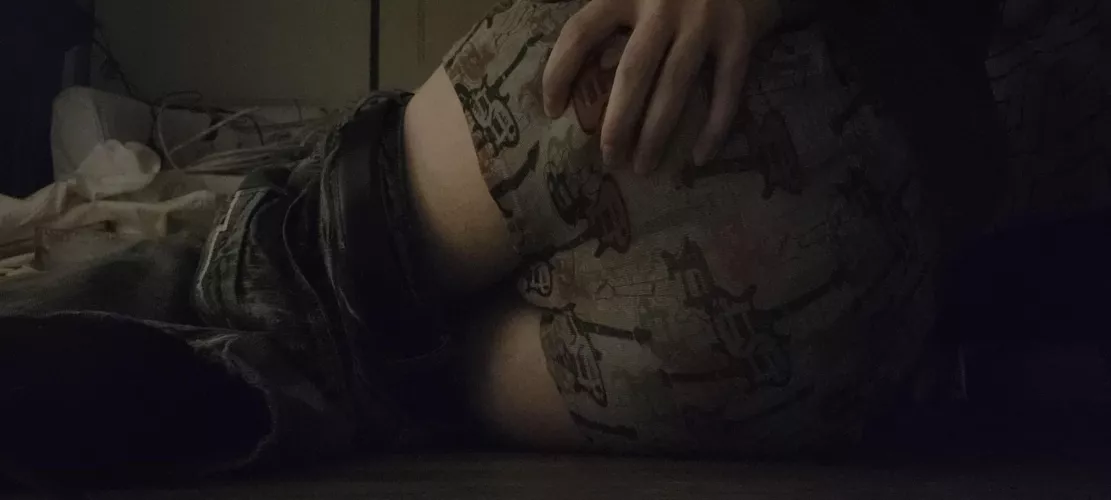 Bored at the Christmas Gathering, anyone want some boibutt :P