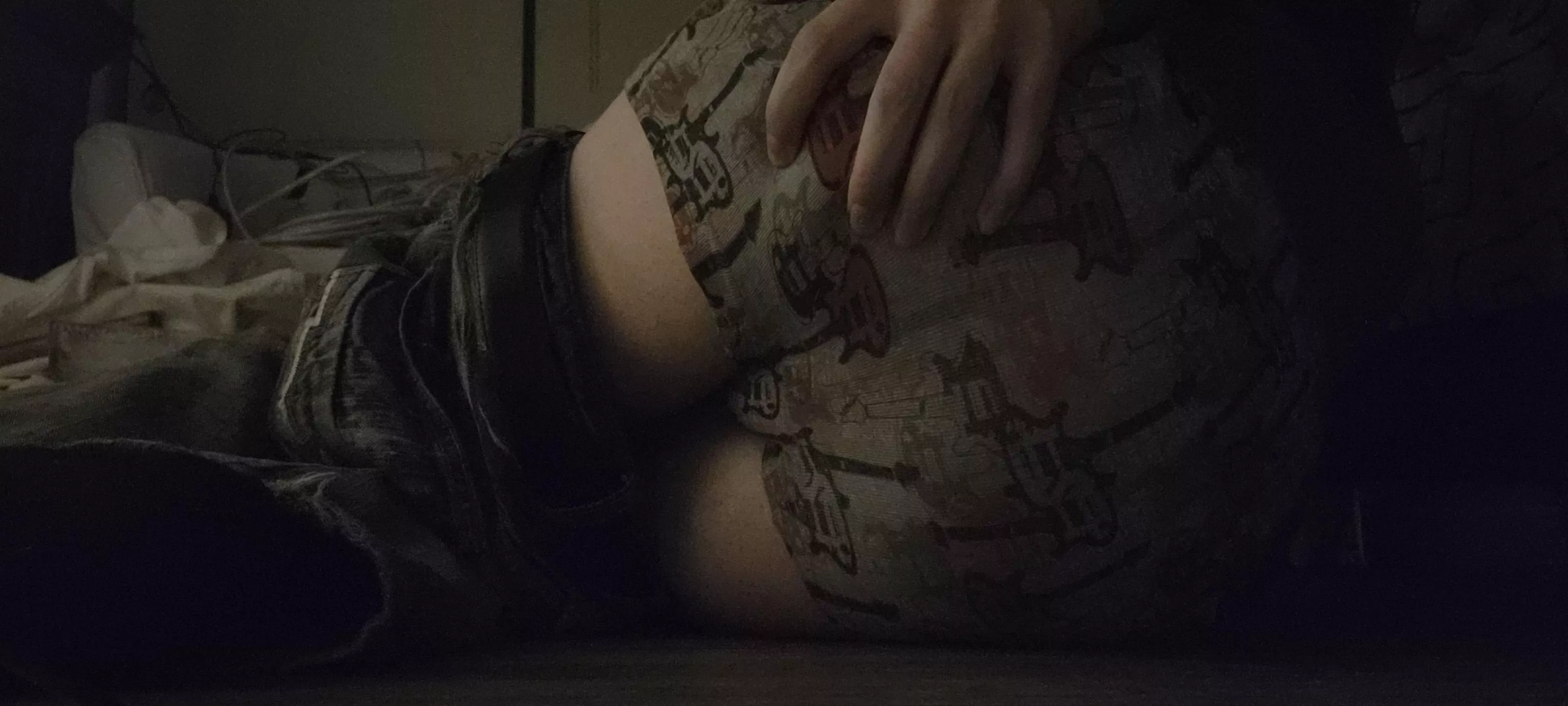 Bored at the Christmas Gathering, anyone want some boibutt :P