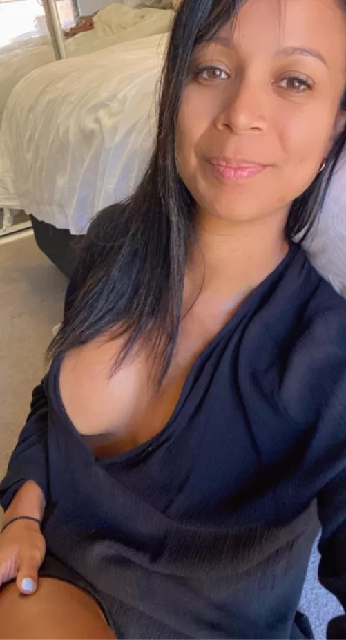 Can you see my tan line?