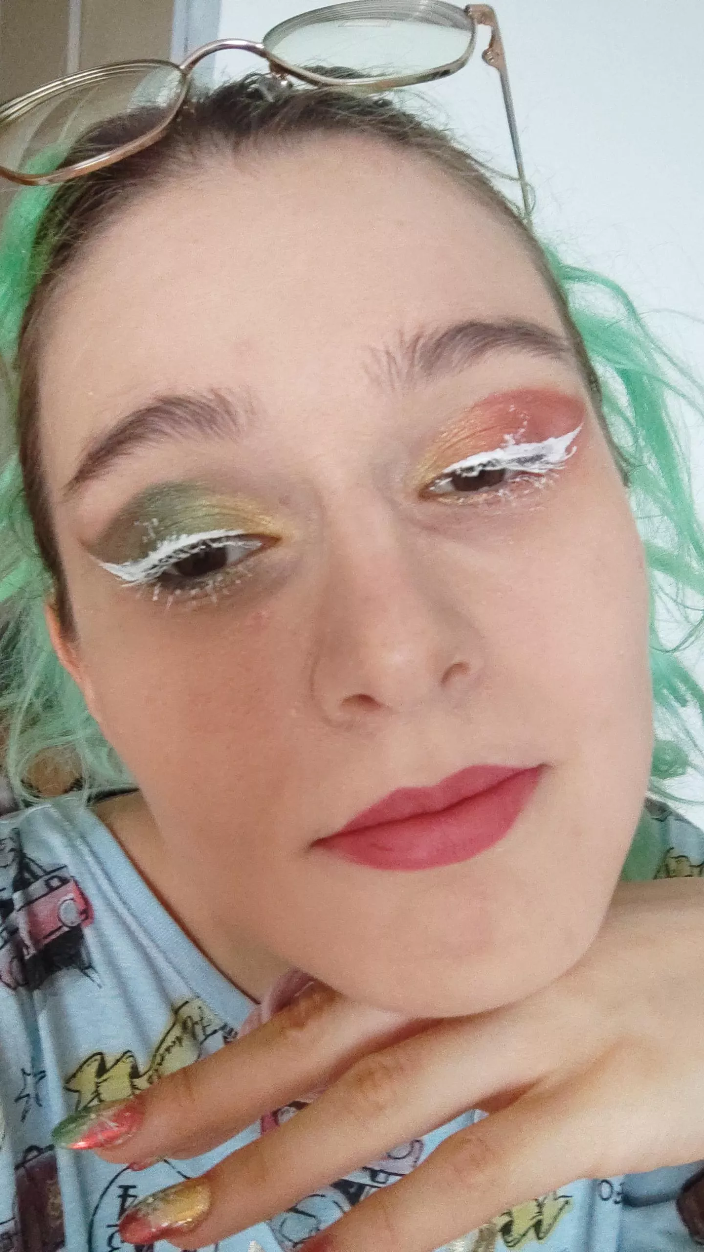 Christmas Makeup, Would you ruin it for me? 👀