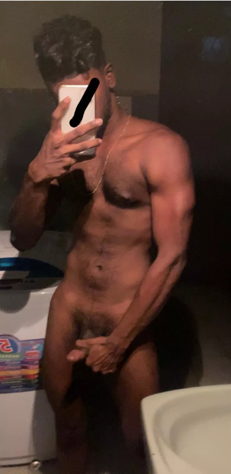 Come give every inch of daddy some Christmas lovin. Muscle/fit boys to the front!