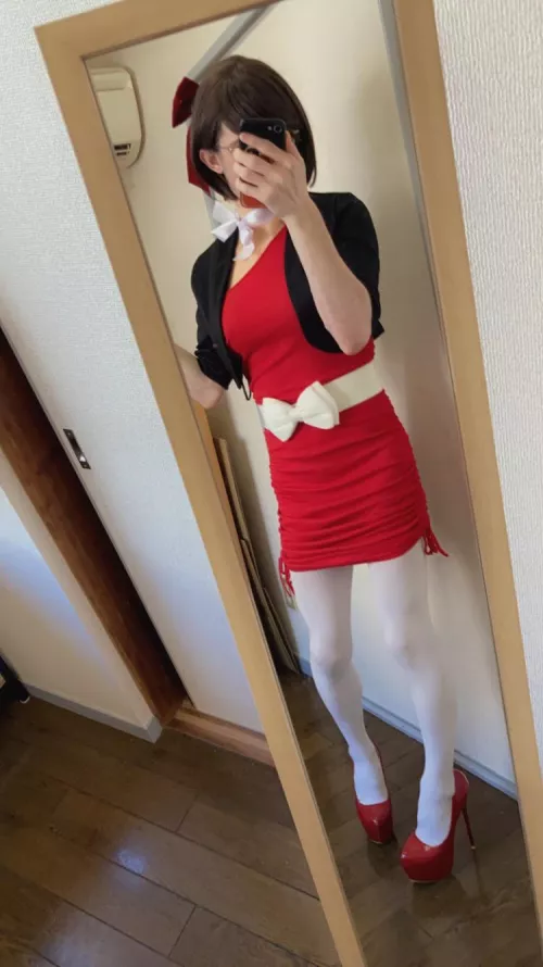 Does this feel like a Christmas dress?