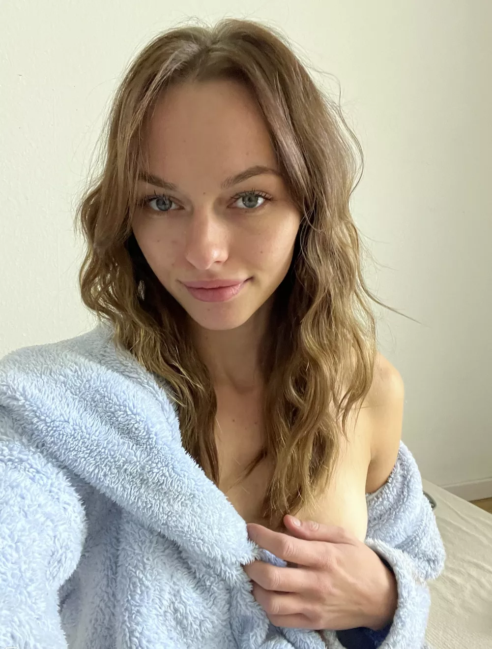 Ever seen a girl hot like me? 💋